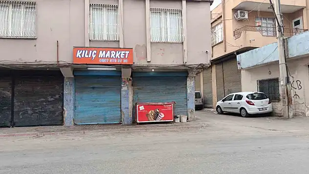 Feci kaza: Otomobil markete daldı!