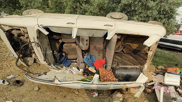 Adana Kozan'da otomobil şarampole devrildi: 3 kişi yaralandı