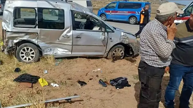 Otomobil ve hafif ticari araç çarpıştı, kazada 1 kişi öldü, 3 kişi yaralandı