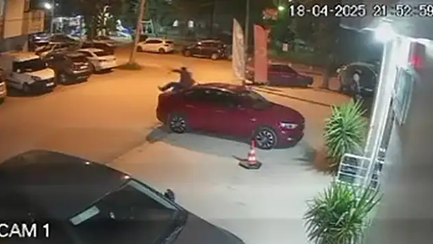 Tekmeleyip yumrukladı, yetmedi üzerine çıkıp zıpladı