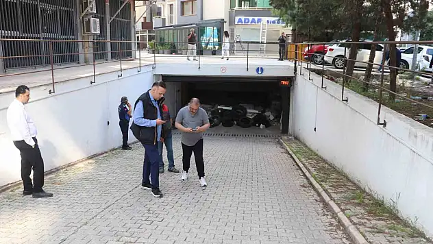 Adana'da akılalmaz otopark kavgası! Kendi araçlarını da çıkaramadılar