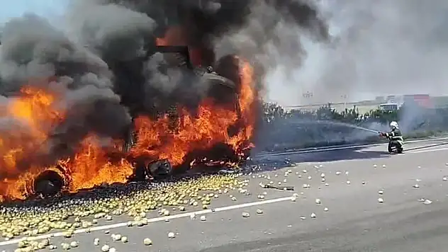 TAG Otoyolu'nda korkunç kaza! Araç alevlere teslim oldu