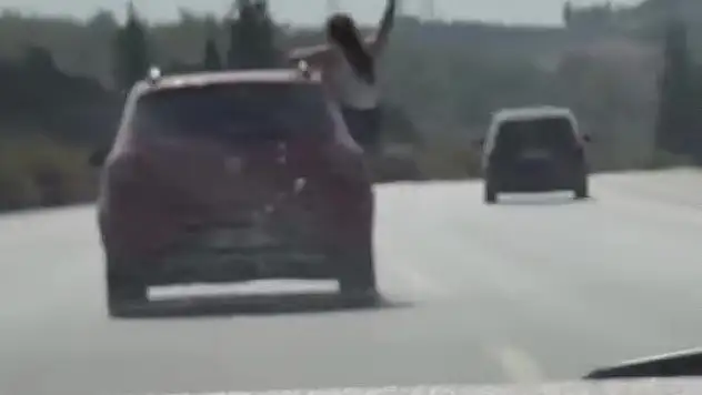 Adana'da Otoyolda seyir halindeki cipte tehlikeli yolculuk!