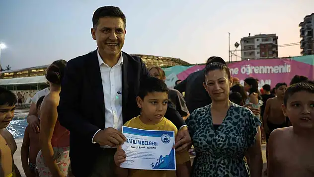 Adana'da 500 özel birey yüzmeyi öğrendi!