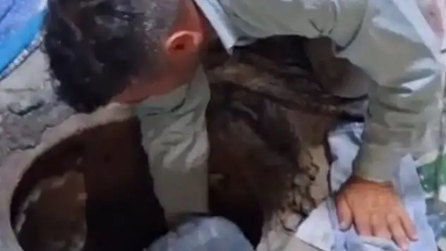 Özlediği tandır ekmeğini Bayburt'ta kendi elleriyle pişirdi!