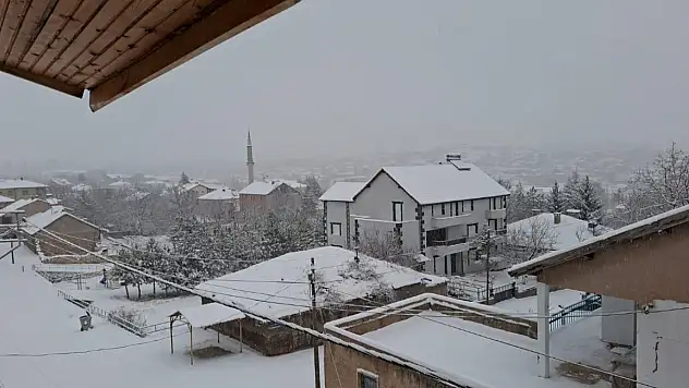 Özvatan'da kar yağışı etkisini artırdı: Mücadele sürüyor!