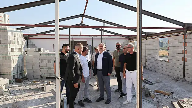 Palancıoğlu'ndan spora ve gençliğe büyük destek: 780 kişilik tribünlü tesis!