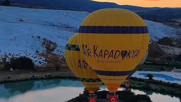 Pamukkale semalarında 30 Ağustos coşkusu! Gökyüzü Türk bayraklarıyla donatıldı