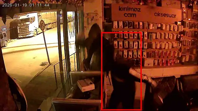 Adana'da film gibi hırsızlık kamerada: Şüpheliler yakalandı