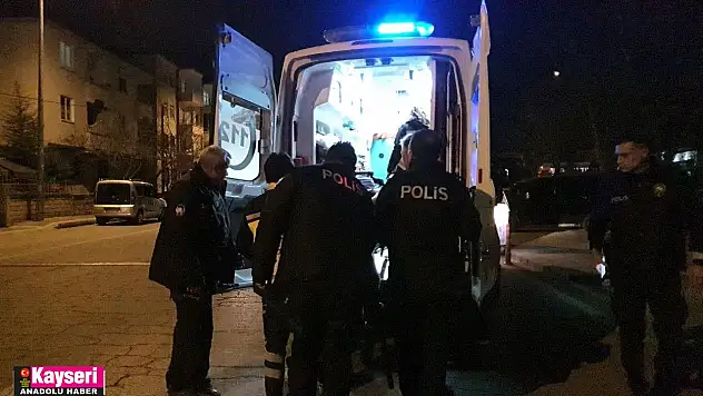 Parkta yürürken bacağından vuruldu
