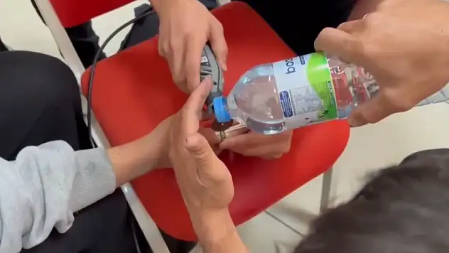 Parmağına yüzük sıkışan kadının yardımına itfaiye koştu!