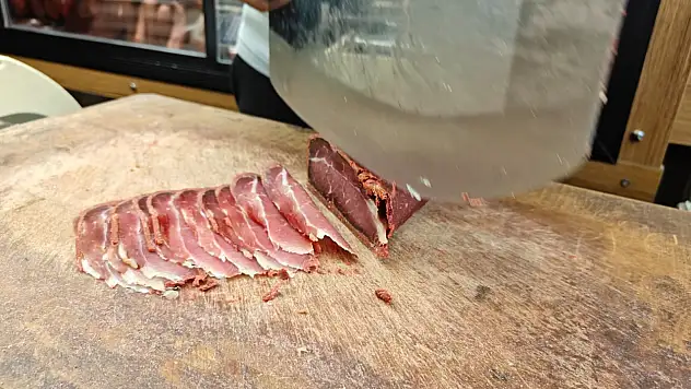 Pastırmacılarda gurbetçi yoğunluğu başladı!