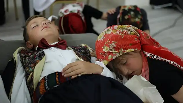 Perde açıldı, geceye peş peşe sürprizler damga vurdu