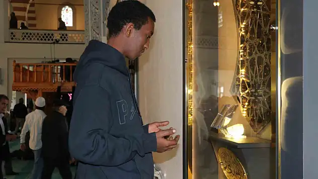 Sakal-ı Şerif Sivas'ta her gün görülebiliyor: Ziyaretçilerden yoğun ilgi