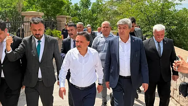 Pınarbaşı için sahaya indiler: Vali Çiçek ve Vekil Ataş projeleri ele aldı!
