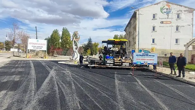 Pınarbaşı'nda 48 saatte 2 bin 176 ton asfalt!