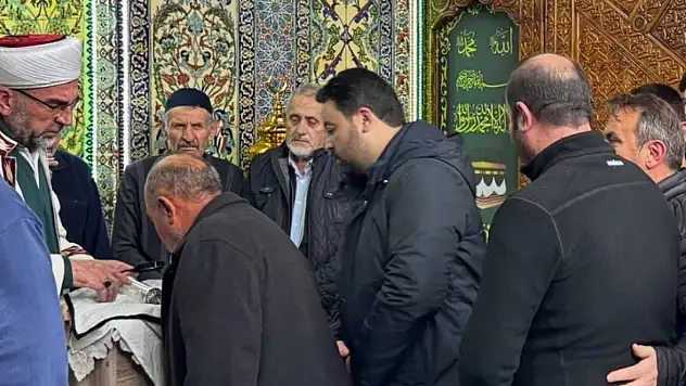 Pınarbaşı'nda camiler doldu taştı: Kadir Gecesi'nde manevi atmosfer hakimdi