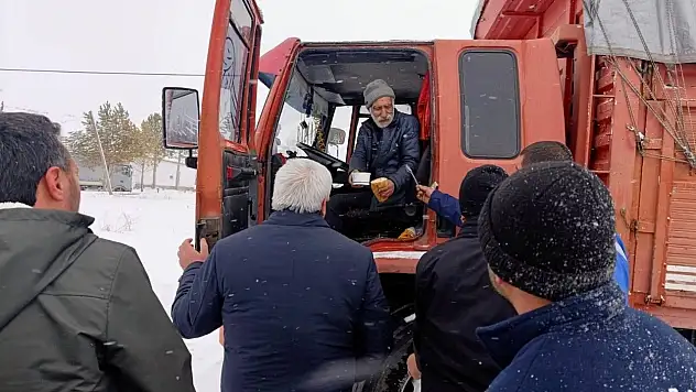 Pınarbaşı'nda yollar kapandı, vatandaşlar mahsur kaldı… Başkan Yağan böyle görüntülendi!