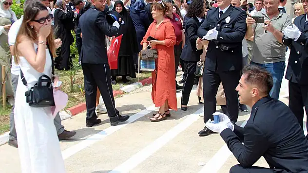 Polis yemin töreninin ardından herkesi şaşırtan teklif...