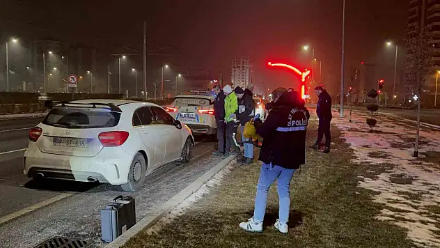 Kayseri'de bir polise çarpıp kaçtı! Yarım saat sonra merak edip geri geldi