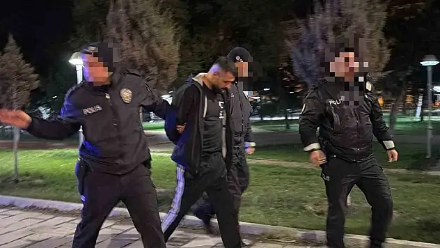 Polisten kaçarken, yola fırlattığı kağıttan bakın ne çıktı?