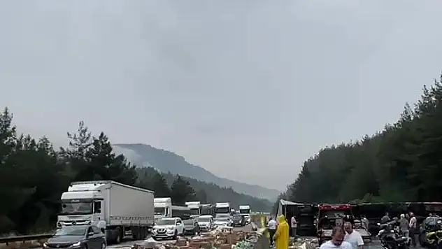 Pozantı-Adana younda tır devrildi: Yol trafiğe kapandı