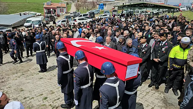 Rahatsızlanarak hayatını kaybeden kursiyer jandarma Kenan Çakır toprağa verildi
