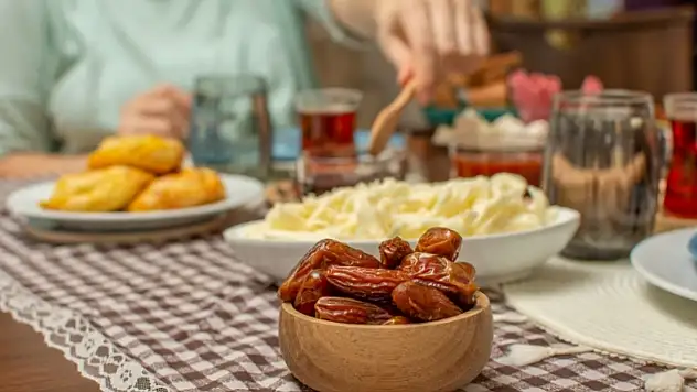 Ramazan'da açlıkla baş etmenin sırrı sahurda! İşte tok tutan besinler