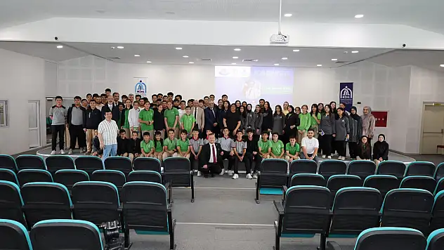 Rektör Altun, Develi'de öğrencilerle buluştu!