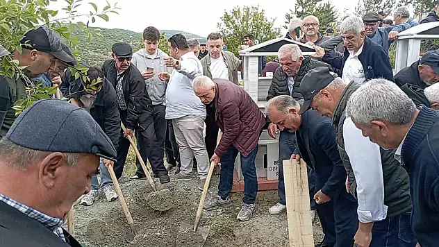 Rıza Çalımbay'ın annesi toprağa verildi