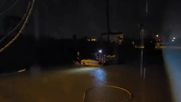 Antalya'da sağanak etkili oldu: Mahsur kalanlar botlarla kurtarıldı