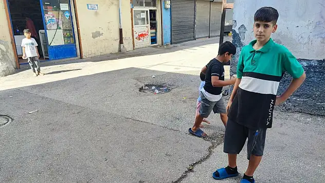 Sahte polisin tabancasından çıkan mermi boynunu sıyırdı: Çocuk o anları böyle anlattı!