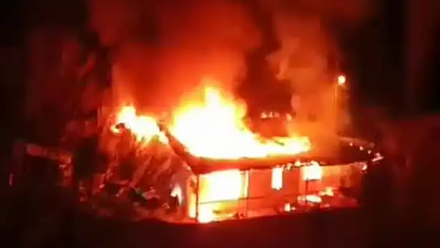 Adana'da korkutan yangın: Ev küle döndü