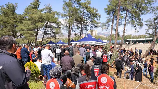 Kahramanmaraş'ta 4 sınıf arkadaşı yan yana toprağa verildi
