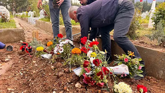 11 yaşındaki Kerem'in mezarı başında yürek yakan sözler: 'Biz ona doyamadık'