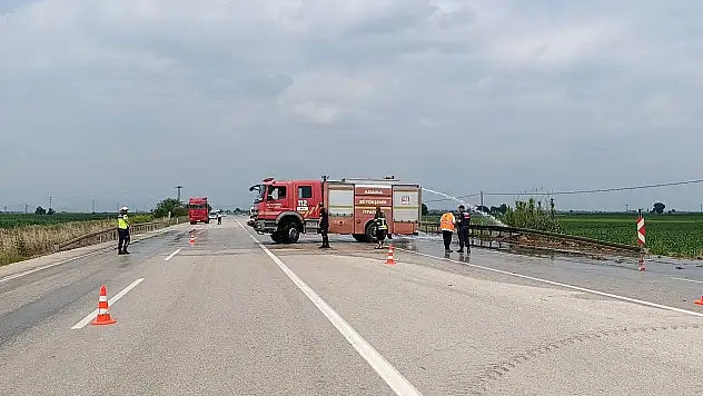 Saman yüklü pikap alev aldı, araçtakiler son anda kurtuldu
