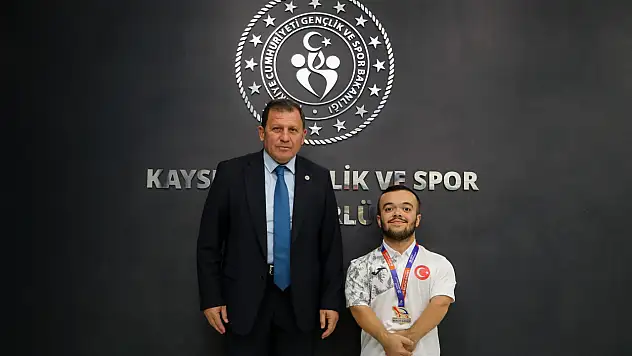 Şampiyon Çağdaş Kaya'dan İl Müdürü Kabakcı'ya ziyaret