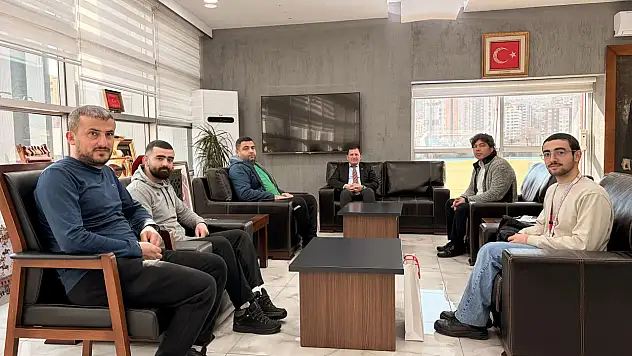 Şampiyon sporcudan Müdür Kabakcı'ya anlamlı hediye!