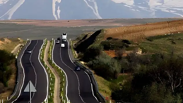 Şapka düştü kel gözüktü dedi, Kayseri'yi işaret etti!