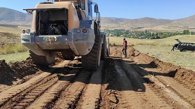 Sarız Belediyesi duyurdu! TOKİ için yeni yol çalışması başladı