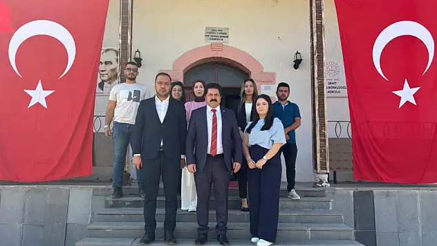 Sarız Milli Eğitim Müdürü Aslan, öğrencilerin ilk ders heyecanına ortak oldu!