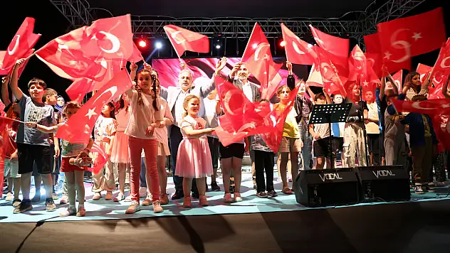 Şarkılar, filmler ve zafer ruhu: Talas'ta birlik gecesi