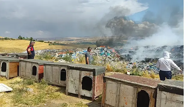 Şarkışla'da eski çöplük alanında yangın paniği!