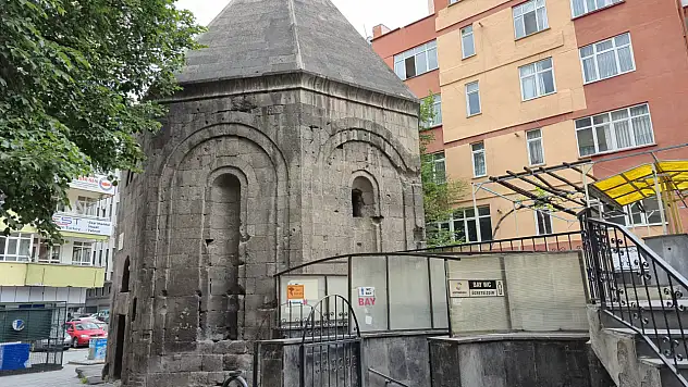 Selçuklu mirasının dibine tuvalet! Kayseri'nin kalbinde akıl almaz görüntü