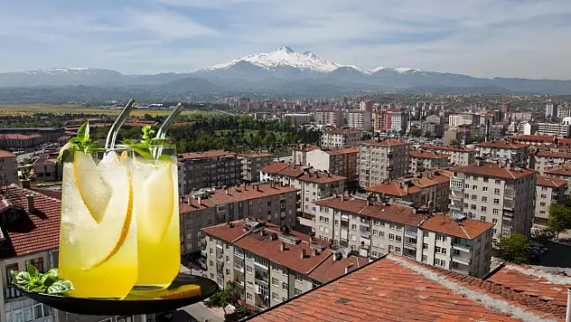 Sıcak yaz akşamlarına efsane tarif - Pastane usulü Limonata