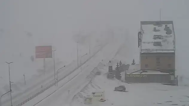 Şiddetli rüzgar ve kar yağışı nedeniyle Erciyes yolu kapatıldı!