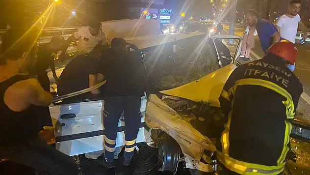 Sıkıştığı araçtan güçlükle çıkarıldı