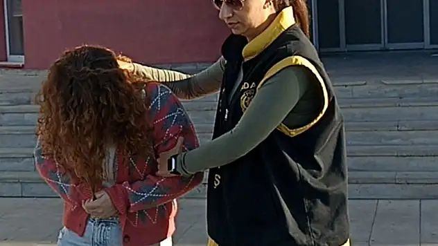 Silahlı yağma suçundan aranan kadın yakalandı