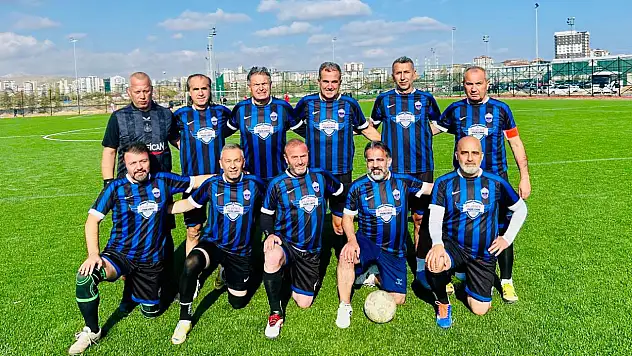 Şinasi attı, Kayseri Masterler coştu…