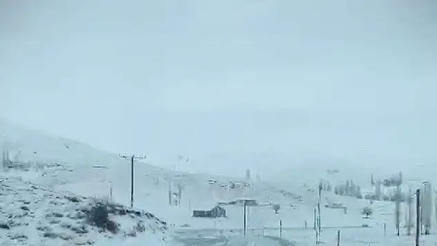 Hürmer Mezrası tamamen beyaza büründü